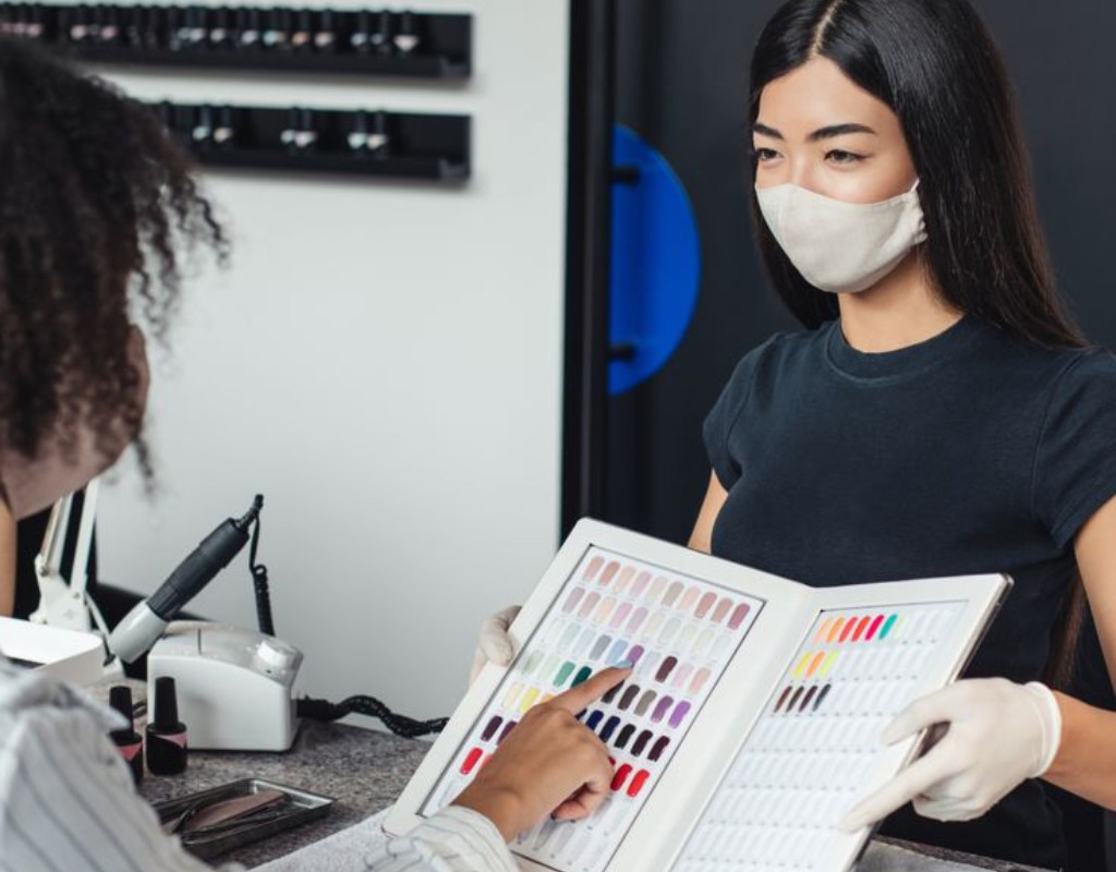 کاشت ناخن چقدر درآمد دارد