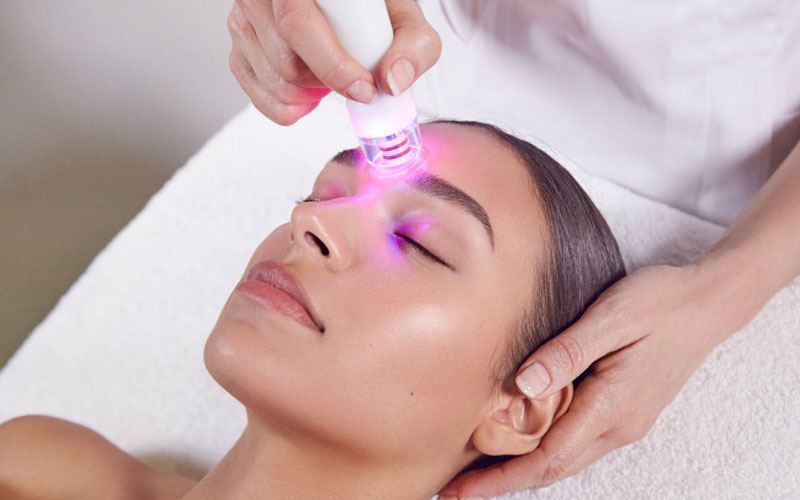 آموزش پاکسازی پوست با میکرودرم