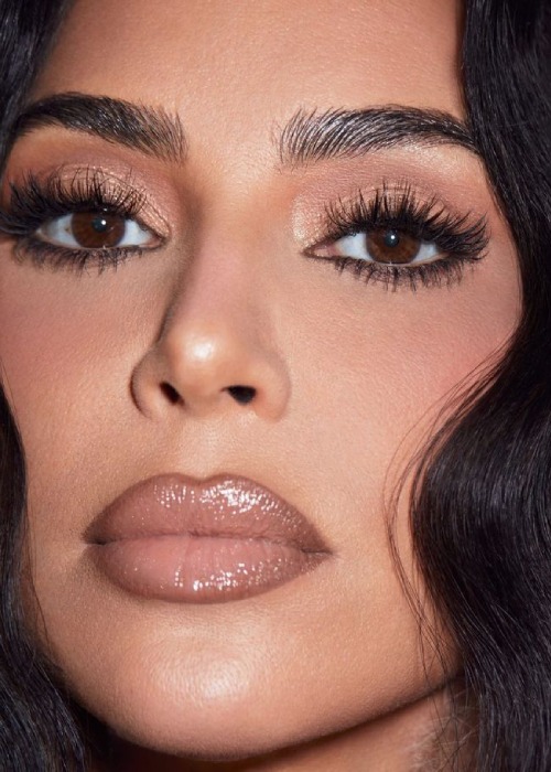 کاشت مژه کارداشیان