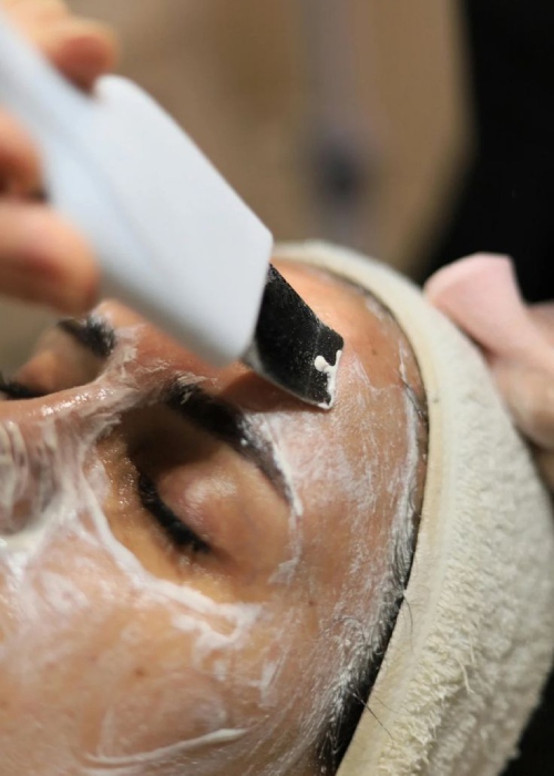 مراحل فیشیال صورت با دستگاه‌