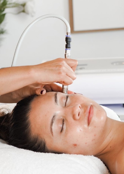 آموزش پاکسازی پوست با میکرودرم