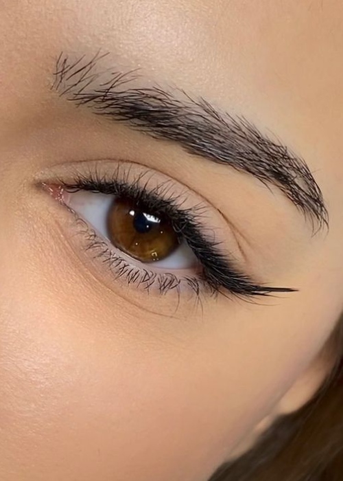 کاشت مژه خط چشمی