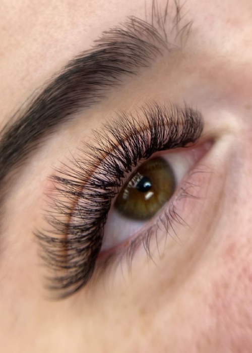 کاشت مژه والیوم